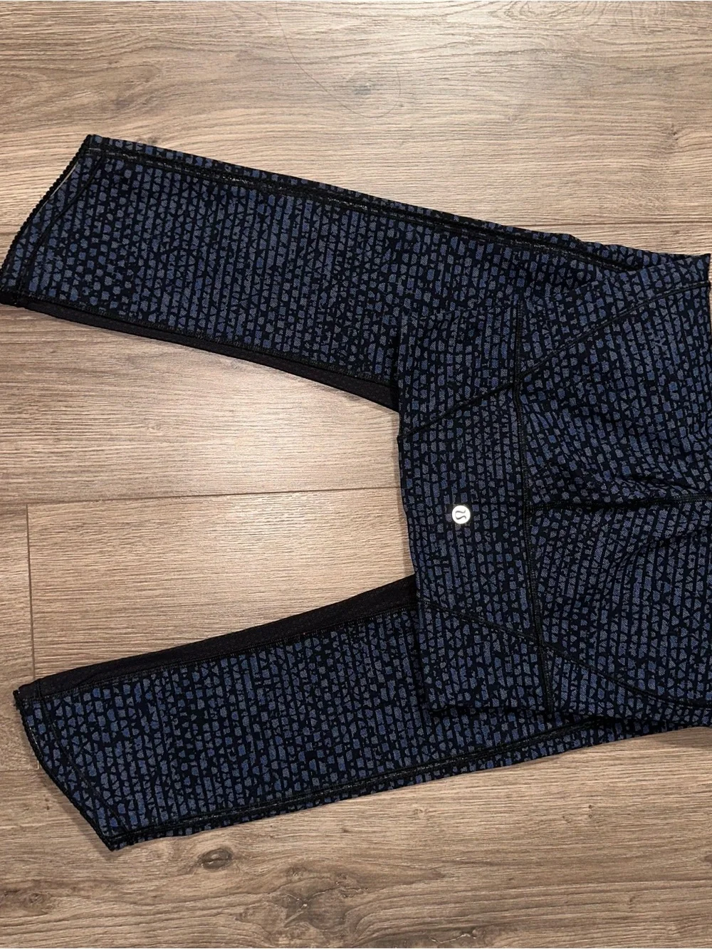 lululemon athletica Deep Breath Cropped Patterned Leggings Black & Blue Size 4